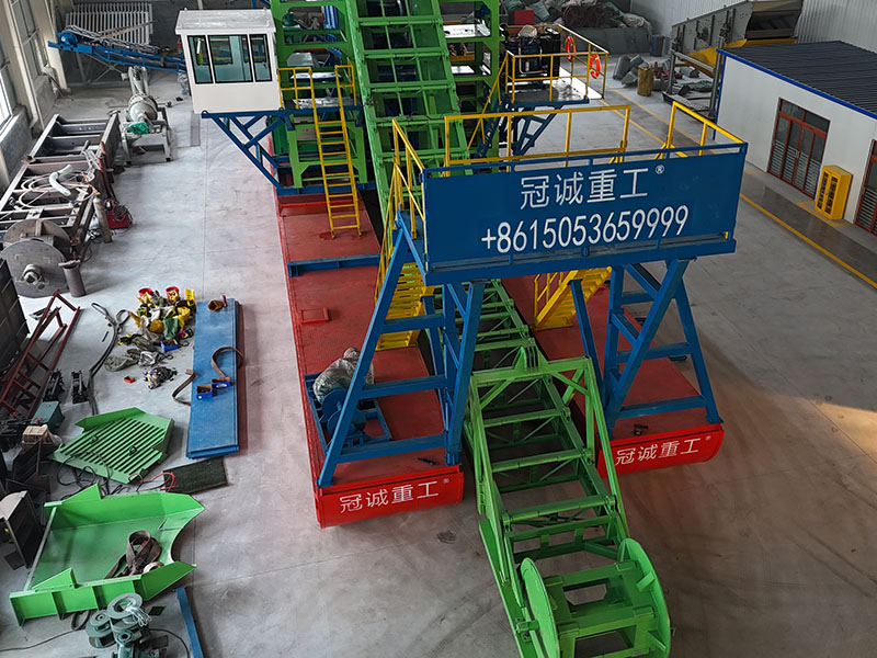 加拿大采金船生產(chǎn)制作中