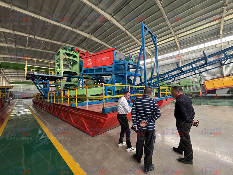 南非客戶(hù)實(shí)地考察淘金船